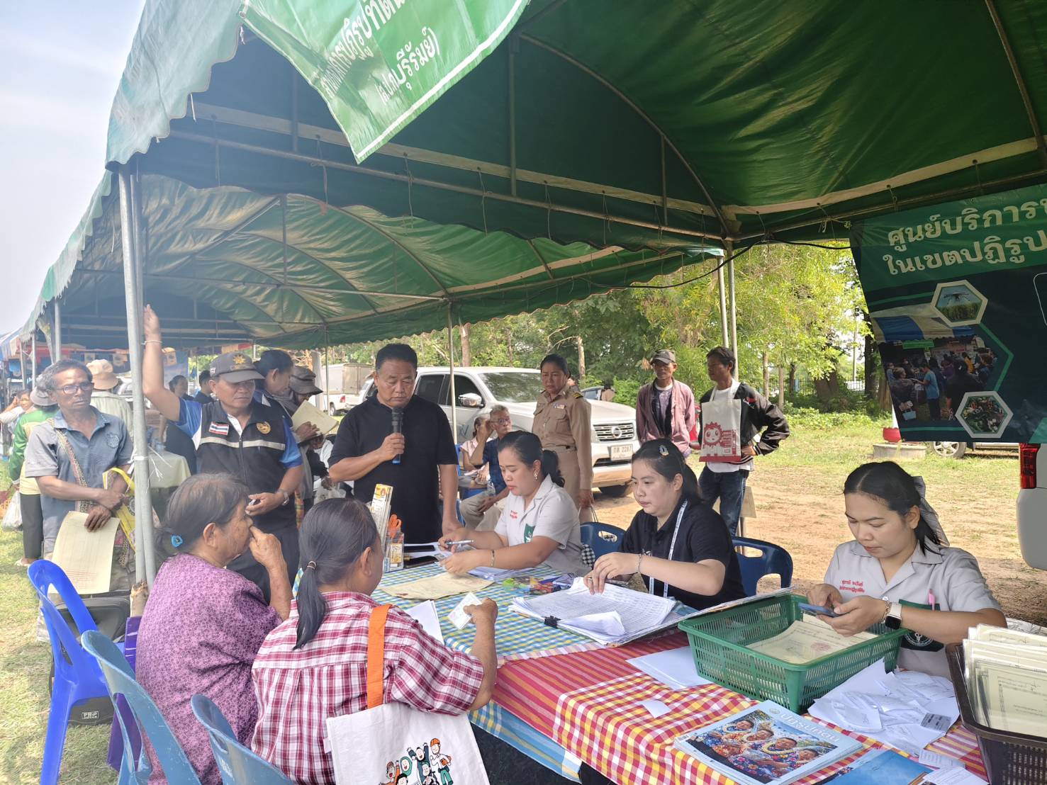 title - วันอังคารที่ 12 พฤษภาคม 2569 นายประเสริฐ กาญจนเกียรติกุล ปฏิรูปที่ดินจังหวัดบุรีรัมย์ มอบหมายให้นางนวลละออง ชูมาตย์ ผอ.กลุ่มยุทธศาสตร์และการปฏิรูปที่ดิน พร้อมเจ้าหน้าที่ ส.ป.ก.บุรีรัมย์ ร่วมออกหน่วยแพทย์เคลื่อนที่ (พอ.สว.) และโครงการ 